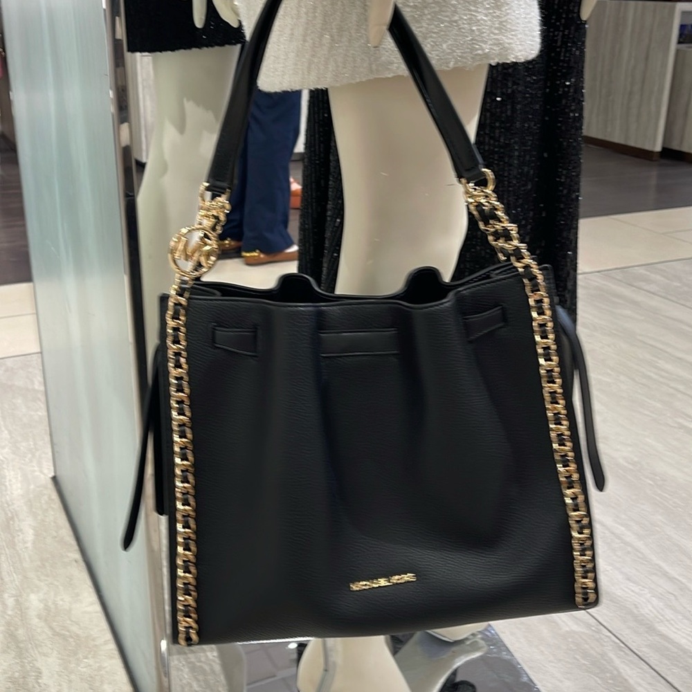 MICHAEL KORS
MINA LARGE BELTED CHAIN SHOULDER BAG BLACK COLOR - Picture 16 of 16